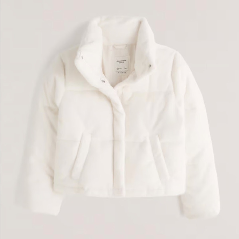 Abercrombie Women's White Faux Fur puffer coat jacket small. Only worn once. - Picture 2 of 6